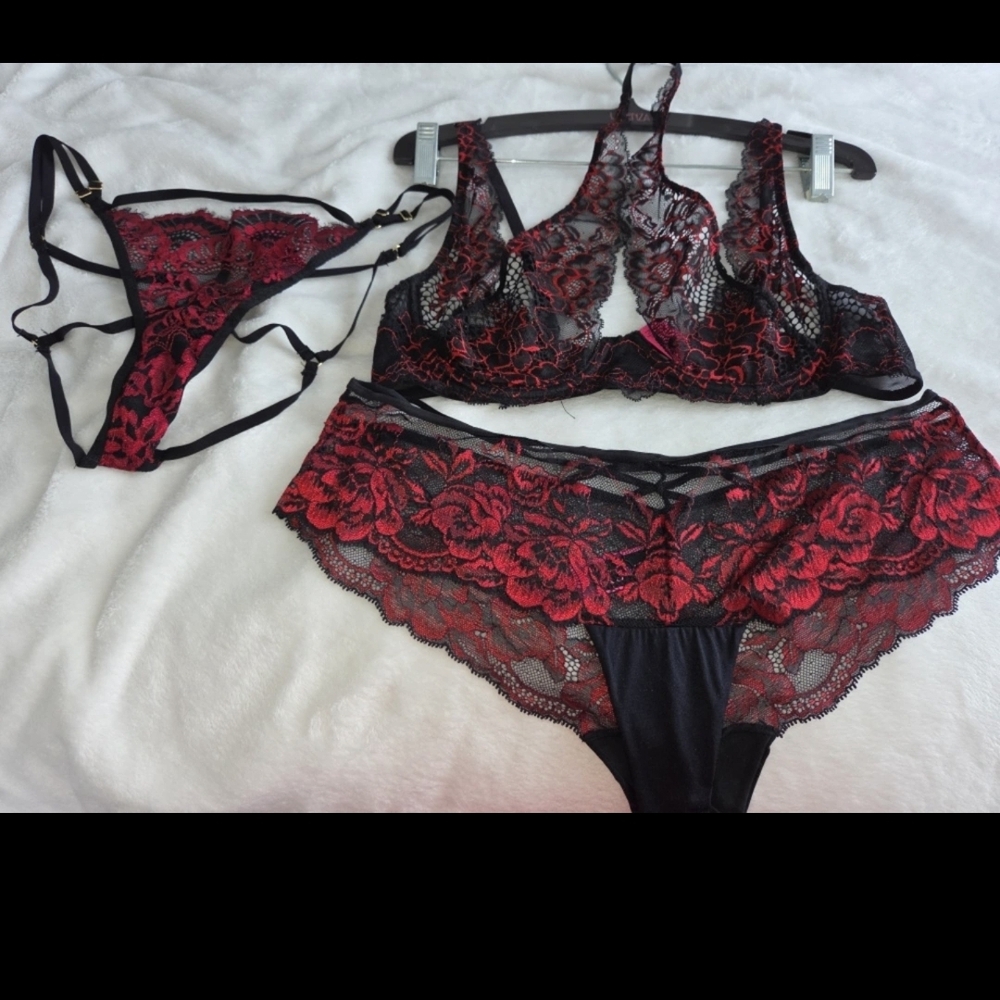 La SENZA Black and Red Lace Bra Set